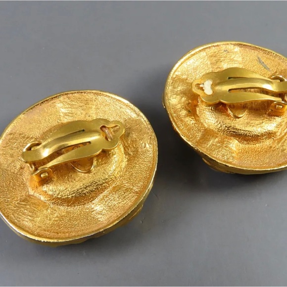 Chanel Large Pearl Shield Earrings - Picture 4 of 6